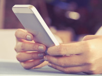 أضرار جسيمة لكتابة الرسائل النصية على الهاتف أضرار جسيمة لكتابة الرسائل النصية على الهاتف