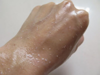 كيف تحضرين مقشر السكر لفرك وتفتيح البشرة كيف تحضرين مقشر السكر لفرك وتفتيح البشرة