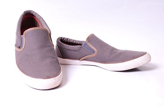 كيف تختار الحذاء المناسب لبنيتك و لون بشرتك ؟