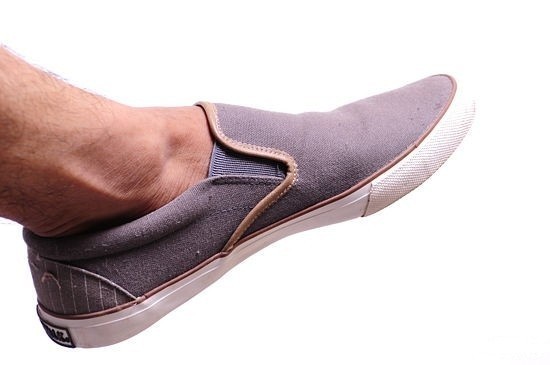 كيف تختار الحذاء المناسب لبنيتك و لون بشرتك ؟