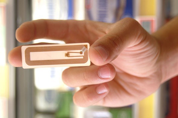 التعريف عن طريق ترددات الراديو “RFID”