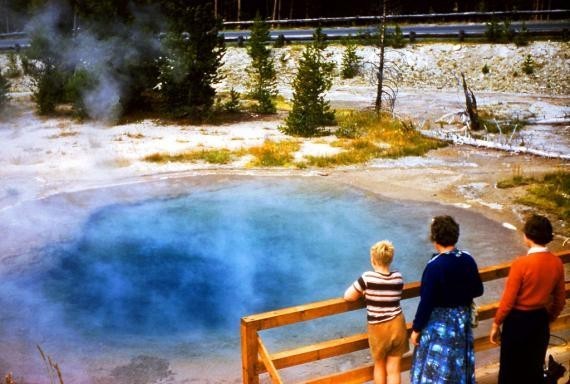 بالفيديوا والصور : نبع المياه الحارة ذو الألوان الطبيعية ، منظر يثير دهشك