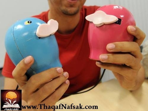 بالصورو الفيديو : جهاز ارسال القُبلات عبر الإنترنت !! ’’ كيسنجر ‘‘