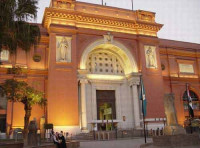 مقتنيات من المتحف المصري منذ الاف السنين
