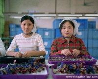 من داخل مصانع الألعاب في الصين