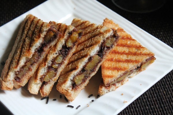 وصفة ساندوتش النوتيلا والموز بالصور وصفة ساندوتش النوتيلا والموز بالصور