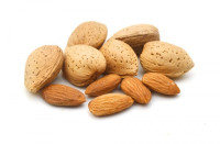 ٥ أسباب لتناول ٣ حبات لوز كل يوم ٥ أسباب لتناول ٣ حبات لوز كل يوم