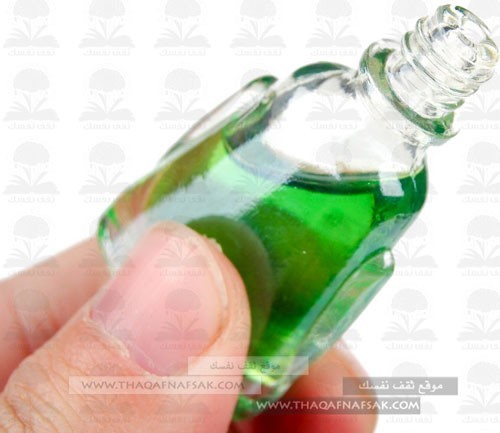 زيت الكافور لعلاج حب الشباب