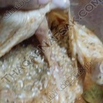 بالصور حضري الفراخ المحشية بالأرز في الفرن بالكيس الحراري