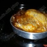 بالصور حضري الفراخ المحشية بالأرز في الفرن بالكيس الحراري