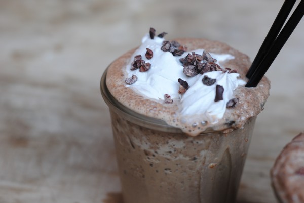 بالصور تعلم طريقة عمل مشروب الفرابتشينو بمذاقات مختلفة