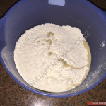 مقادير وطريقة عمل عجينة البيتزا بالصور بدون أي غلطة مقادير وطريقة عمل عجينة البيتزا بالصور بدون أي غلطة