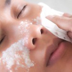 صنفرة البشرة بزيت الخروع والملح