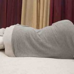 أوضاع النوم الصحيحة والتي تخفيف الم العمود الفقري