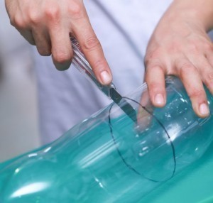 طريقة عمل مصيدة البعوض أو النموس بالسكر والخميرة