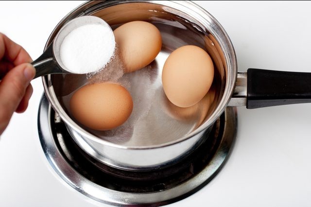 قم بوضع صودا الخبز أثناء غلي البيض السبب مدهش قم بوضع صودا الخبز أثناء غلي البيض السبب مدهش