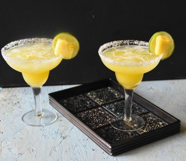 وصفة عمل عصير الأناناس بالليمون اللذيذ بالصور وصفة عمل عصير الأناناس بالليمون اللذيذ بالصور