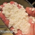 طريقة عمل الجبنة الرومي في البيت بالصور