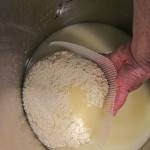 طريقة عمل الجبنة الرومي في البيت بالصور