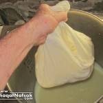 طريقة عمل الجبنة الرومي في البيت بالصور