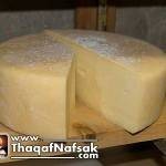 طريقة عمل الجبنة الرومي في البيت بالصور