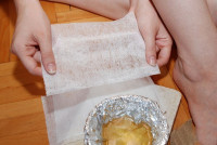 إزالة الشعر بالعسل بالصور إزالة الشعر بالعسل بالصور