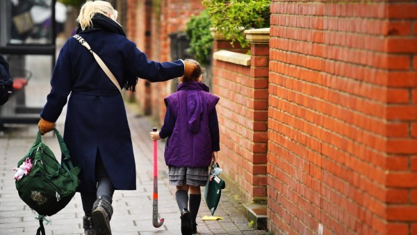 عشرون طريقة تساعد أطفالك على تطوير شخصية جيدة