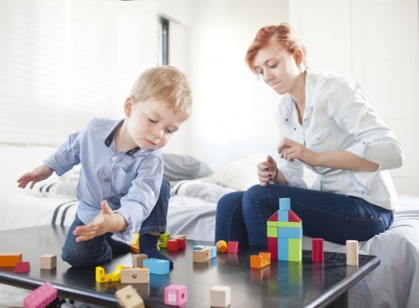 لهذا السبب طفلك كثير التذمر ولا يُحسن التصرف… إليك بعض النصائح والحلول