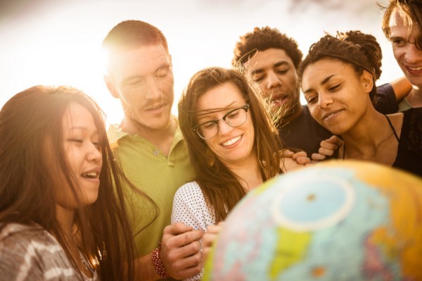 تشعر بالوحدة أثناء دراستك الجامعية؟! إليك بعض النصائح لاكتساب الأصدقاء