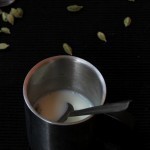 مشروب الحليب بالحبهان بالصور وفوائده المدهشة مشروب الحليب بالحبهان بالصور وفوائده المدهشة