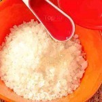 مقشر للجسم و الوجه باستخدام ملح البحر للتبيض و تجديد الجلد الميت