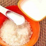 مقشر للجسم و الوجه باستخدام ملح البحر للتبيض و تجديد الجلد الميت