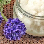 مقشر للجسم و الوجه باستخدام ملح البحر للتبيض و تجديد الجلد الميت