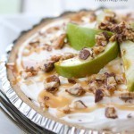 حضري فطيرة التفاح و الكراميل بالصور