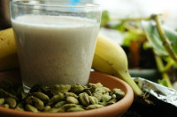 مشروب الحليب بالحبهان بالصور وفوائده المدهشة