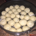 طريقة عمل خلية النحل بحشو الجبنة بالصور