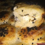 طريقة عمل خلية النحل بحشو الجبنة بالصور