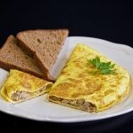 وصفة عمل الأومليت المحشو بالمشروم بالصور