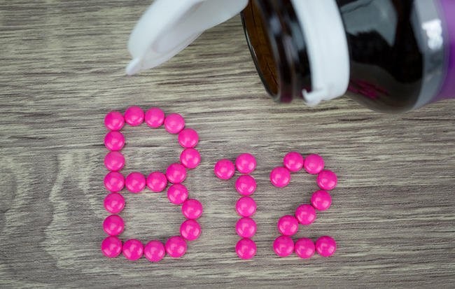 5 علامات تدل على نقص فيتامين بي12 في جسمك