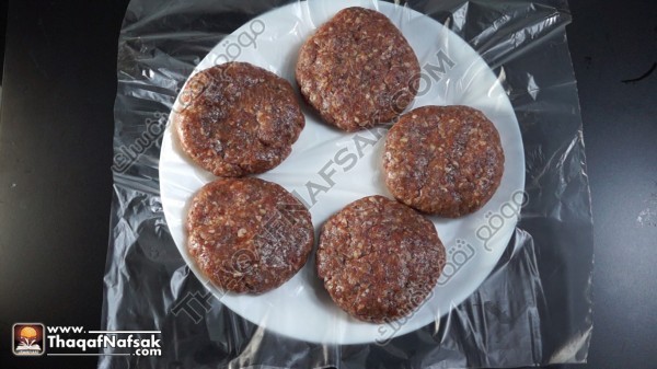 طريقة عمل فطيرة البرجر بالصور والفيديو طريقة عمل فطيرة البرجر بالصور والفيديو