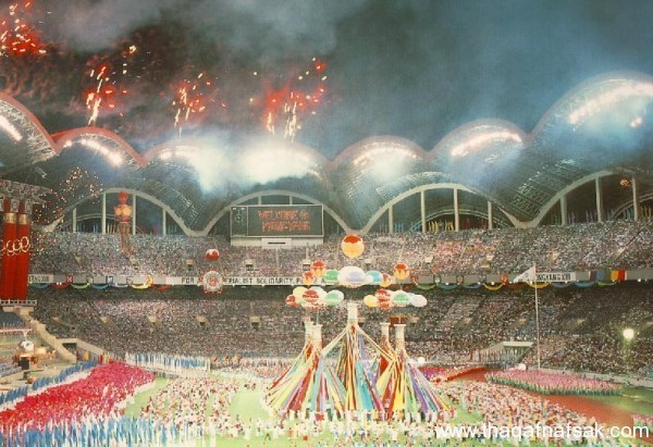 بالصور اكبر ١٠ ملعب في العالم