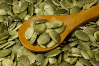 فوائد اللب الأبيض رغم صغر حجمه فهو كنز كبير