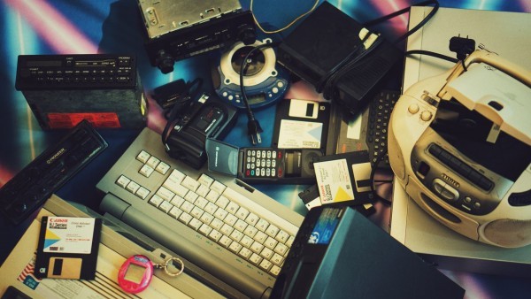 رحلة عبر الزمن بين تقنيات الثمانينيات والتسعينات والحاضر!