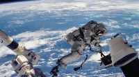 رواد ناسا نجحوا باستبدال البطاريات على سطح المحطة الفضائية الدولية رواد ناسا نجحوا باستبدال البطاريات على سطح المحطة الفضائية الدولية