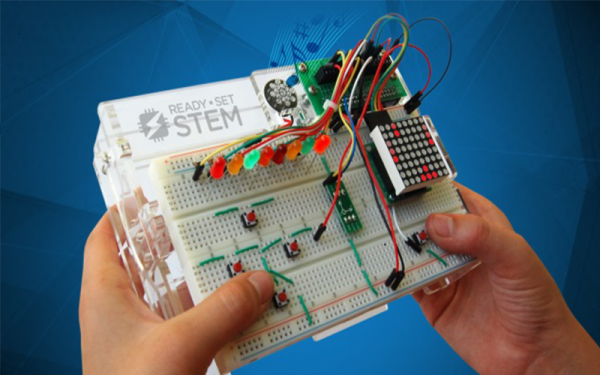 مقدمة في صناعة الدوائر الالكترونية وتطبيقات عملية لها.. الجزء الأول مقدمة في صناعة الدوائر الالكترونية وتطبيقات عملية لها.. الجزء الأول