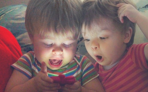 تطبيقات مناسبة للأطفال بدلًا من الانزلاق إلى مستنقع السوشل ميديا تطبيقات مناسبة للأطفال بدلًا من الانزلاق إلى مستنقع السوشل ميديا