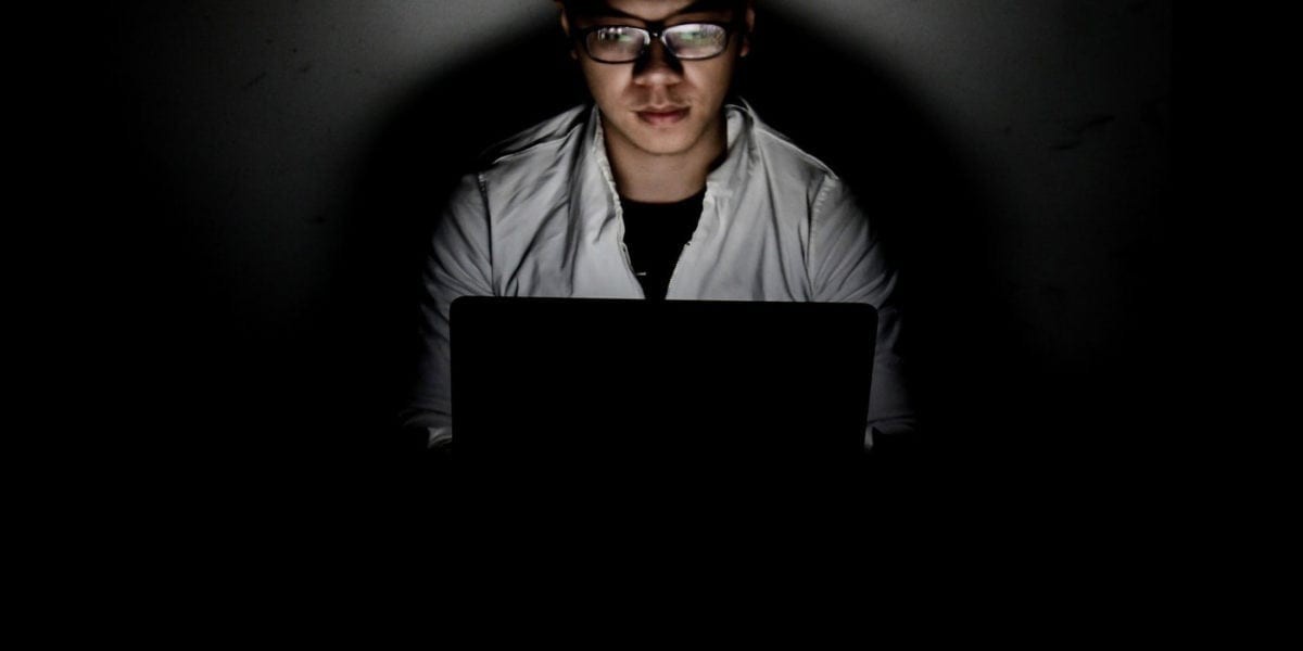 كيفية تفعيل الوضع المظلم Dark Mode في متصفحات كروم وفايرفوكس وإيدج وأوبرا؟