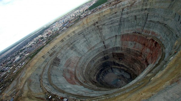 خمس تجارب كارثية كان بإمكانها تدمير الأرض خمس تجارب كارثية كان بإمكانها تدمير الأرض