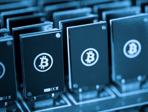 ما هي الأدوات والأجهزة التي قد تحتاجها لتعدين العملات الرقمية المشفّرة؟