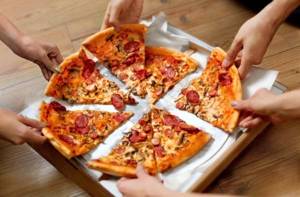 “لا تأكل بمفردك” هي كلمة السر للنجاح “لا تأكل بمفردك” هي كلمة السر للنجاح